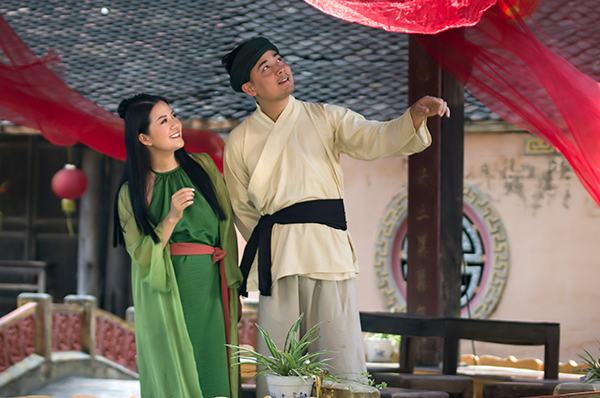 Đinh Hiền Anh ngượng ngùng khi diễn với bạn trai kém tuổi