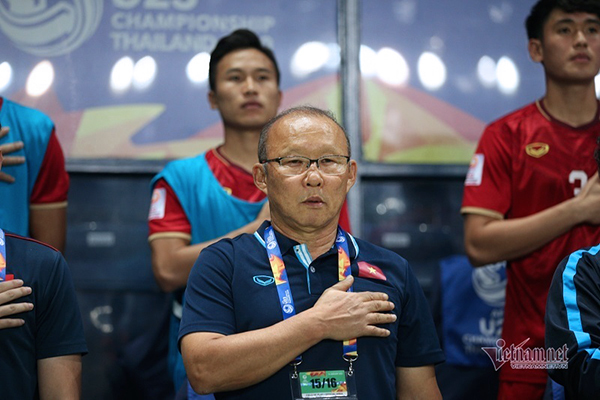 Bóng đá Việt Nam đầu năm kém vui: Trách thầy Park là... phi lý!