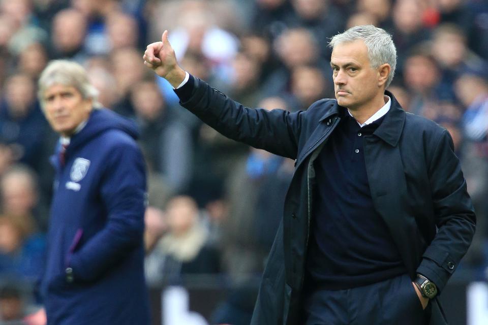 Mourinho tức tốc tuyển quân, vác tiền sang gạ Real Madrid