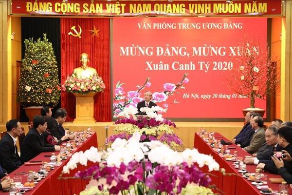 Thường trực Ban Bí thư chúc Tết cán bộ, nhân viên Văn phòng TƯ Đảng