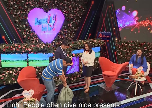 Chàng trai mê nhậu vác bao tải quà chinh phục người đẹp ngành du lịch