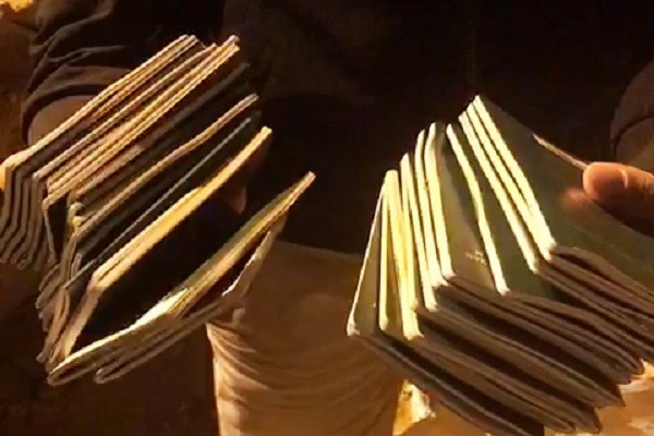 Bới từng xe rác tìm 29 cuốn hộ chiếu cho đoàn khách đi Hàn Quốc