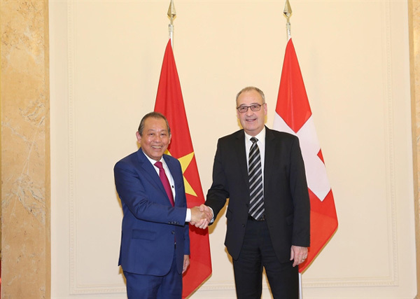 Deputy PM holds talks with Swiss Vice President