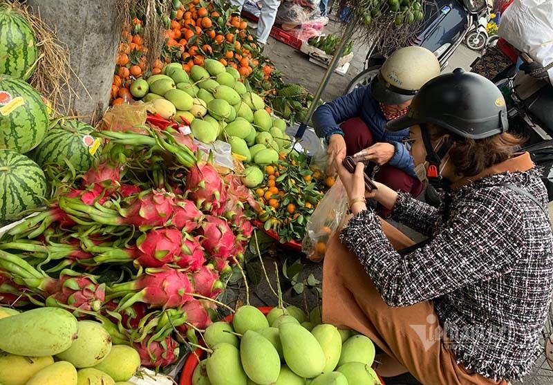 Nói thật chiều 30 Tết, lý do nhà giàu Việt kiêng chọn trái cây ngoại thờ Tết
