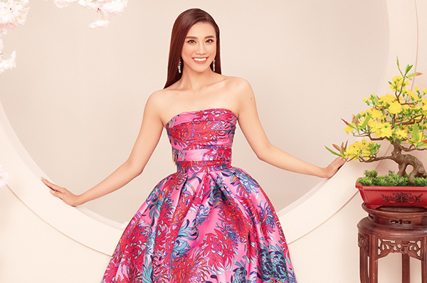 Á hậu Kim Duyên: Tôi hạnh phúc khi bố mẹ bán cơm bình dân