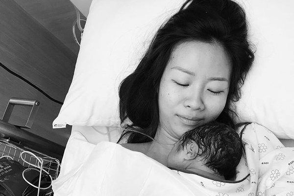 Suboi sinh con gái đầu lòng ngày cận Tết