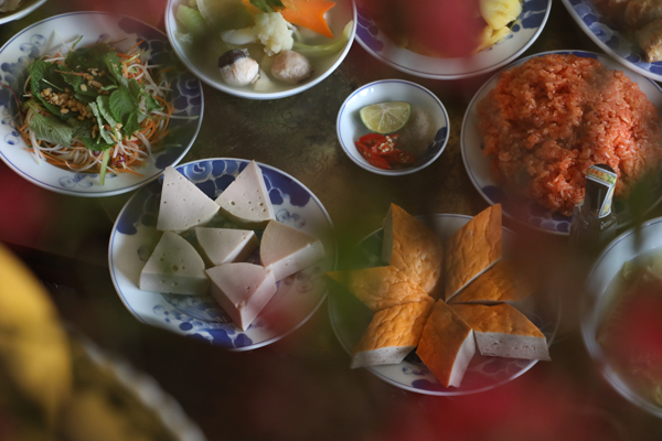 Mâm cơm cổ truyền ngày Tết của NTK Đức Hùng
