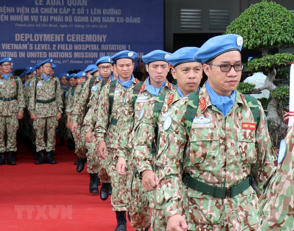 Ký ức không thể quên nơi đất bạn của người bác sĩ mũ nồi xanh