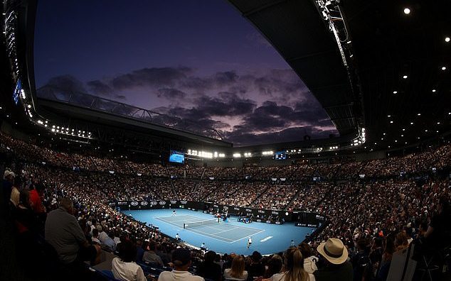 Federer vào vòng 4 Australian Open sau màn tra tấn thể lực