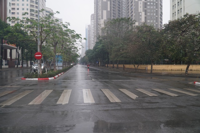 Unlike ordinary days, Hanoi turns tranquil on last day of the Year of the Pig