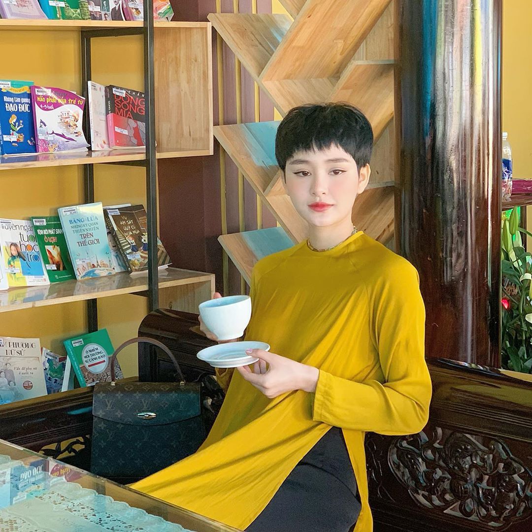 Đặng Thu Thảo chụp ảnh giấu bụng giữa tin đồn mang thai