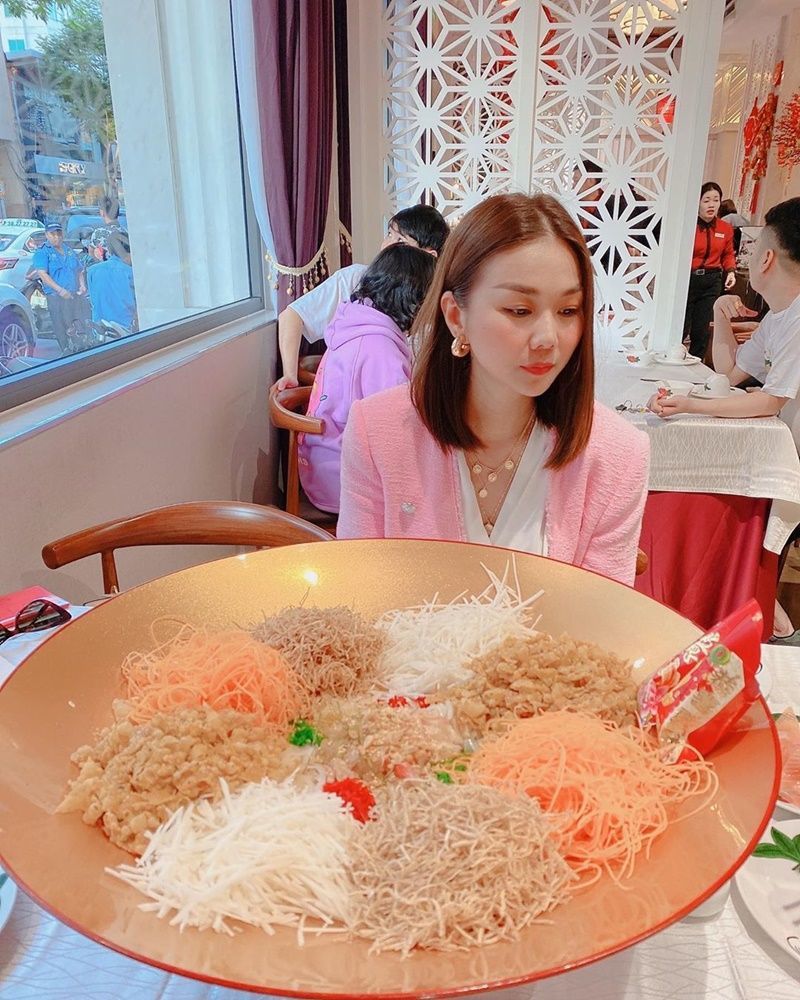 Đặng Thu Thảo chụp ảnh giấu bụng giữa tin đồn mang thai