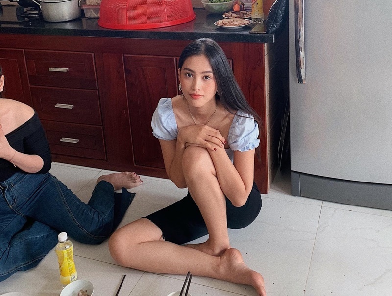 Đặng Thu Thảo chụp ảnh giấu bụng giữa tin đồn mang thai
