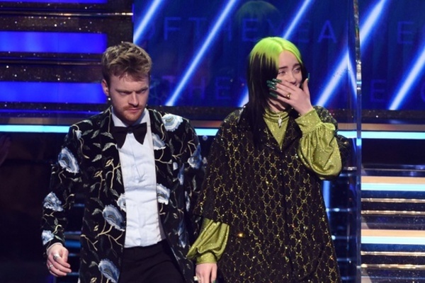 Billie Eilish là nghệ sĩ trẻ nhất đạt cú ăn 4 trong lịch sử Grammy