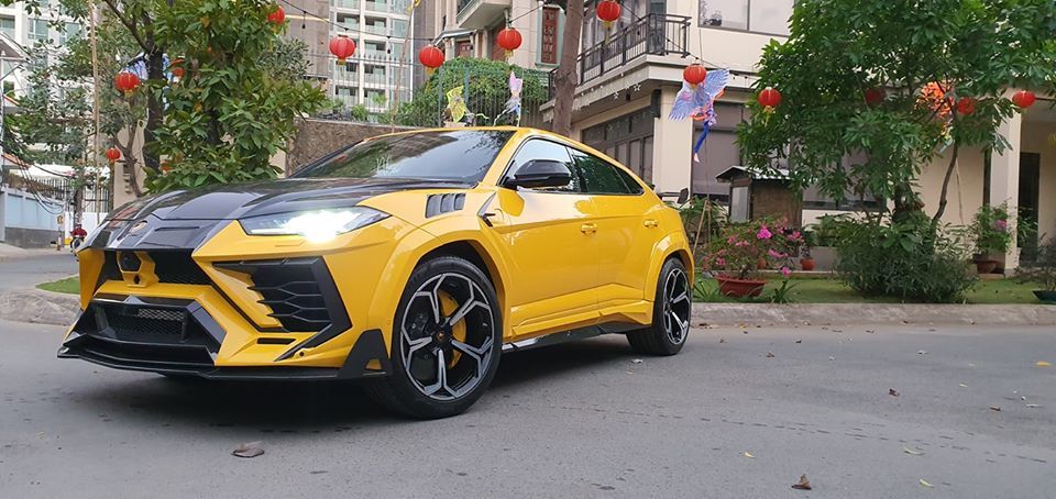 Đại gia Việt độ khủng siêu xe Lamborghini Urus ăn Tết