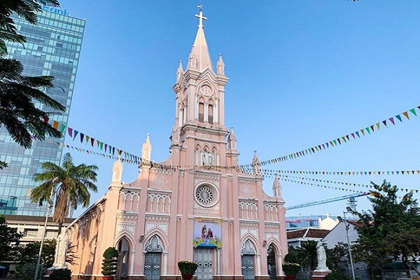 Nhà thờ Chính toà Đà Nẵng đóng cửa, không đón khách vì sợ virus Corona