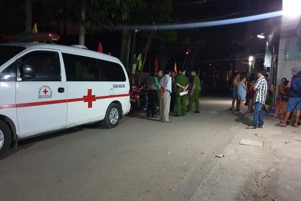 Nhốt con trong phòng, mẹ tá hỏa thấy con chết treo cổ đêm mùng 3 Tết