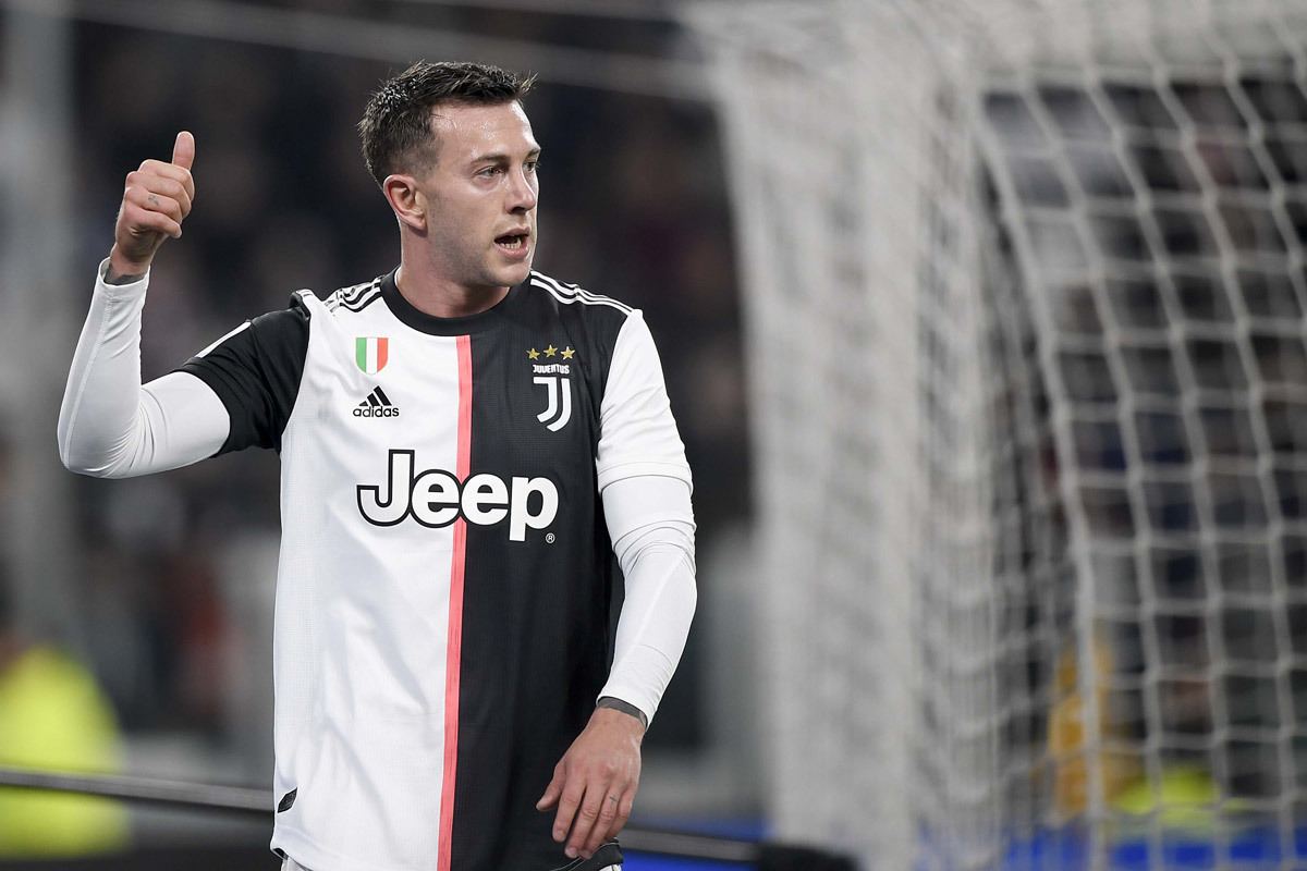 MU lại thua Mourinho, Real lấy Bernardeschi