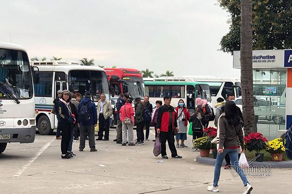 Khách Trung Quốc không khẩu trang lác đác tham quan vịnh Hạ Long