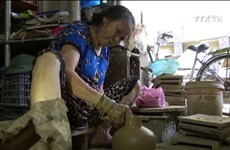 Unique pottery art of Huong Canh