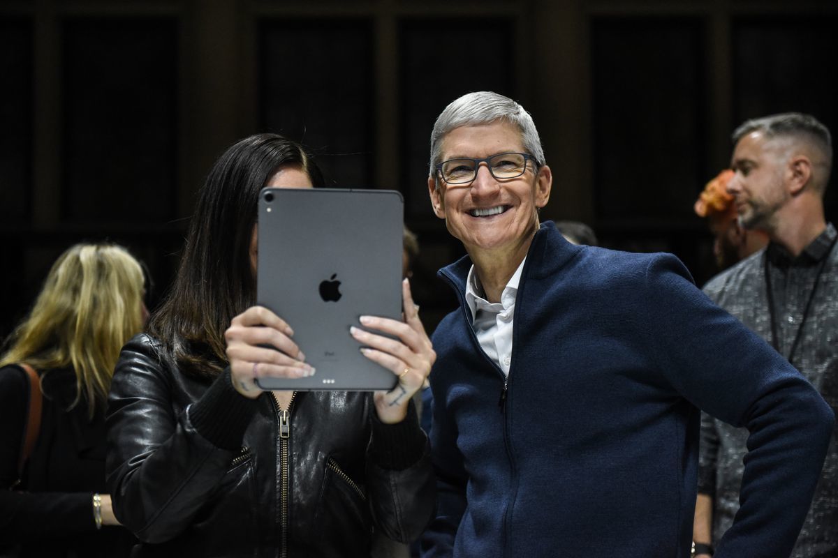 Apple lại có doanh thu kỷ lục, iPhone 11 và thiết bị đeo 