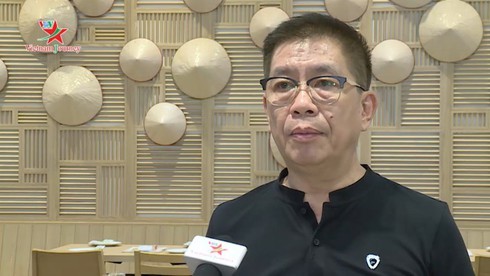 Vietnamese businessman brings grilled fermented pork rolls to Thailand