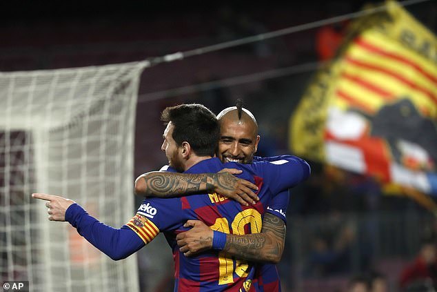 Messi lập siêu kỷ lục, Barca thắng kiểu 