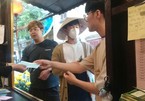 Hoi An offers free medical masks to tourists to combat novel coronavirus