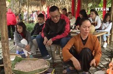 Traditional village market attracts tourists