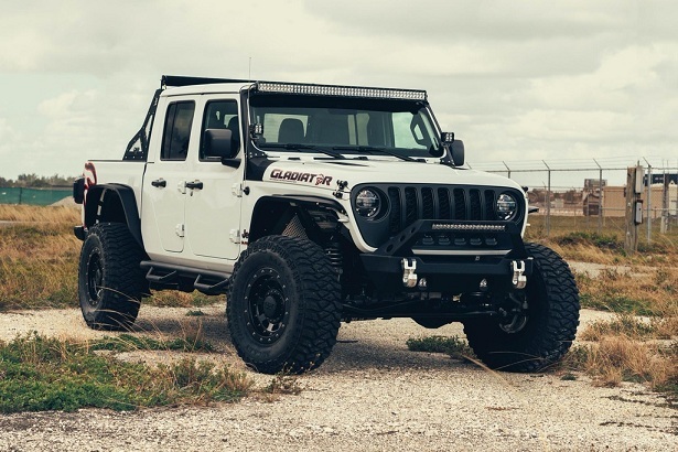 Bán tải độ Jeep Gladiator Hellcat mạnh hơn 700 mã lực