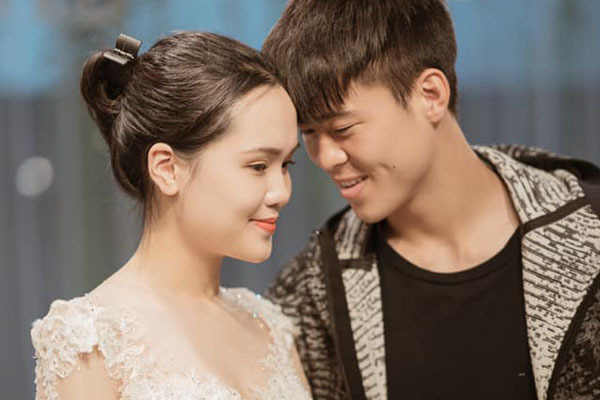 Duy Mạnh đưa Quỳnh Anh đi chọn váy cưới