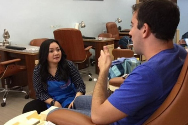 Xót xa cảnh nghệ sĩ nghèo phải chạy xe ôm, bán hàng thêm để nuôi gia đình