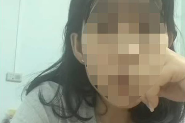 Nữ nhân viên khách sạn bị nhiễm virus corona quay video chia sẻ về sức khỏe