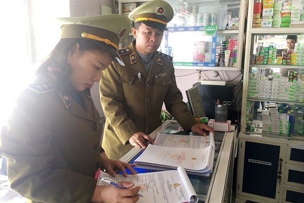 9 quầy thuốc ở Quảng Bình bị phạt 30 triệu vì bán khẩu trang giá cao