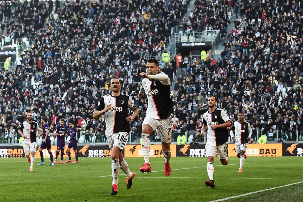 Ronaldo lập kỷ lục, Juventus xây chắc ngôi đầu
