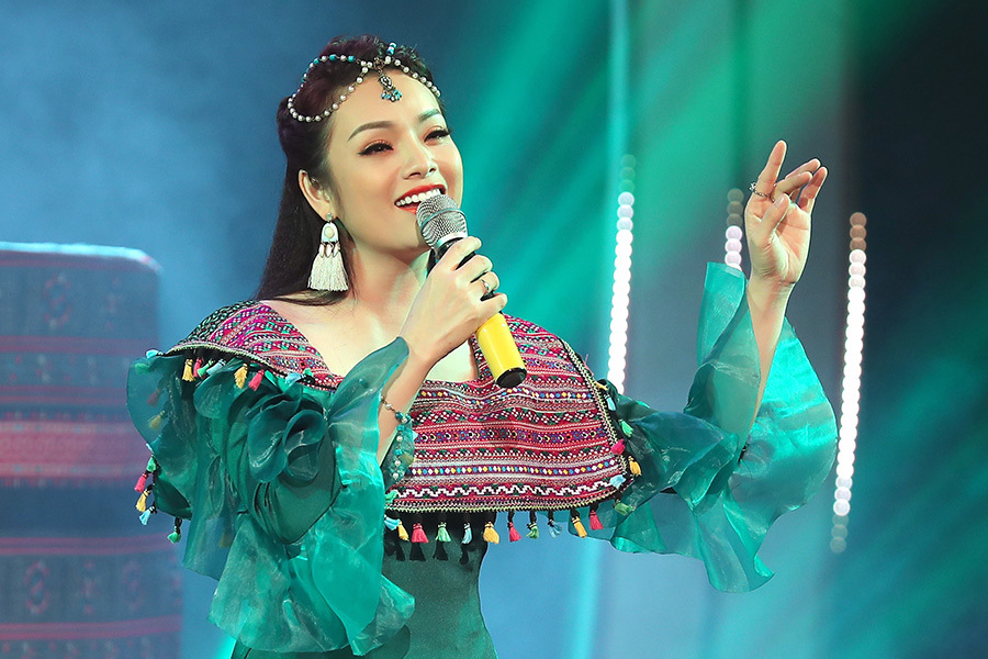 Tân Nhàn hát mừng Đảng 90 mùa xuân