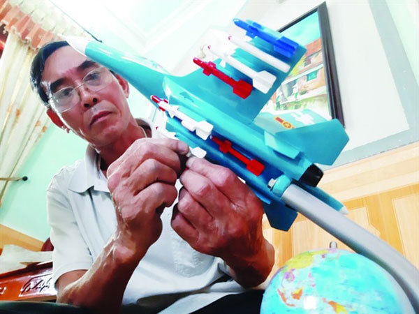 Moulding a passion for replica fighter planes