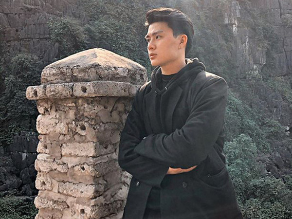 Du xuân đầu năm, chàng trai khiến được chú ý vì vẻ ngoài tài tử