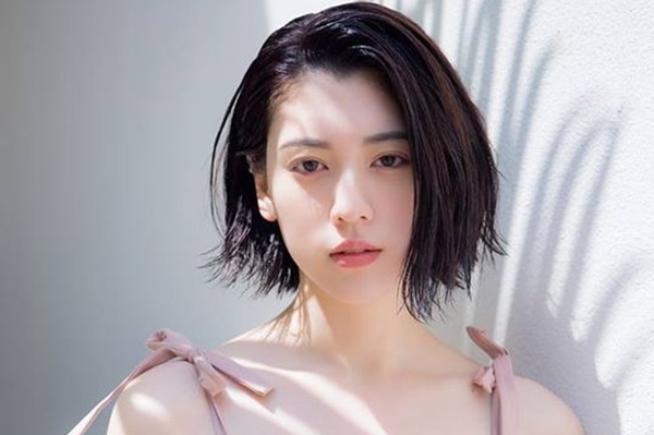 Mỹ nhân Nhật Bản bị chỉ trích khi tiết lộ tắm chung với cha tới 20 tuổi