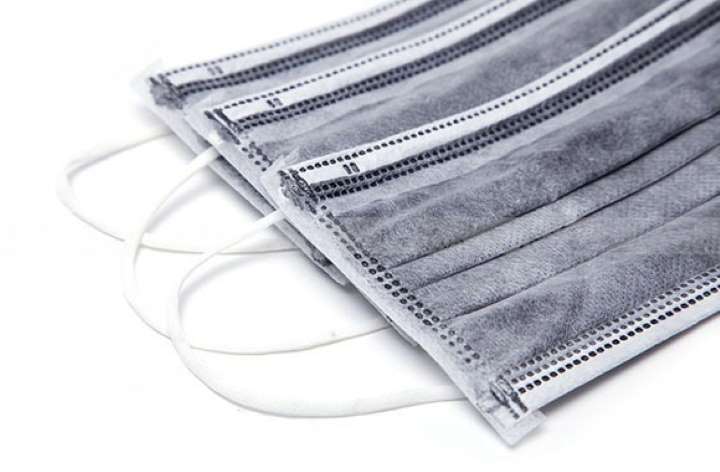 Nhuộm đen vải để làm giả khẩu trang than hoạt tính