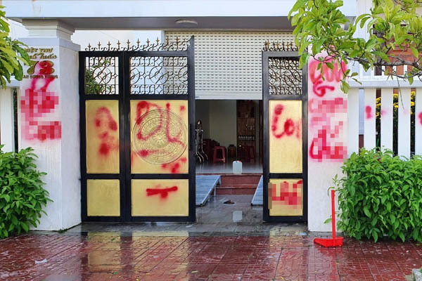 Biệt thự của giám thị trại giam ở Phú Yên bị tạt sơn, chất bẩn