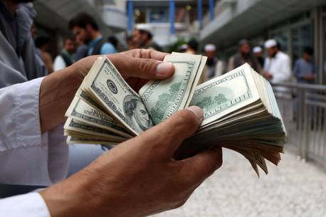 Bồi bàn ‘choáng váng’ vì được tỷ phú boa 5.000 USD