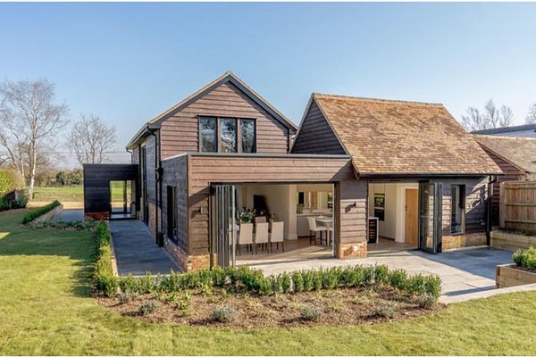 MC gợi cảm chi hơn 42 tỷ đồng để sở hữu biệt thự tuyệt đẹp