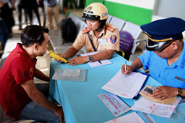 Bộ Y tế nói về việc dừng thổi nồng độ cồn phòng lây nhiễm virus corona