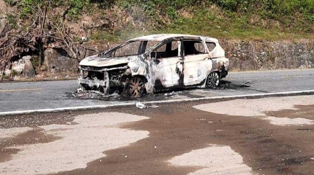 Car suddenly explodes in Quang Nam, killing two