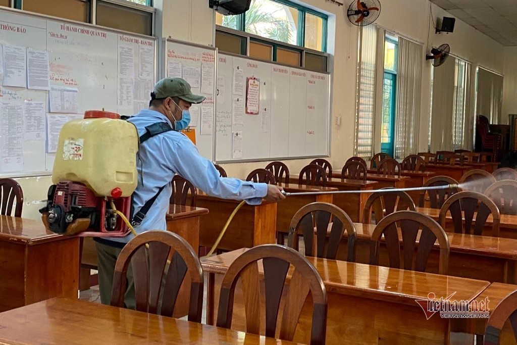 Further school closure to be considered for coronavirus prevention