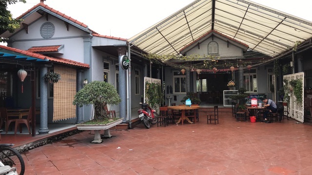 Các nhà hàng thua lỗ nặng do tác động của Nghị định 100 và dịch cúm corona