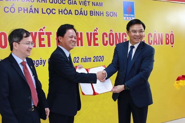 Lọc hóa dầu Bình Sơn công bố và trao quyết định về công tác cán bộ
