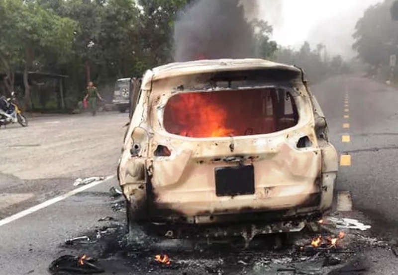 Ô tô phát nổ khiến 2 người tử vong: Bình xăng có phải là thủ phạm?