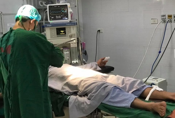 Người đàn ông 32 tuổi gãy